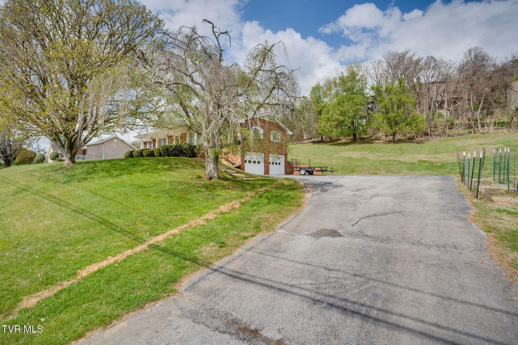 Photo of 509 Pine Ridge Road, Johnson City, TN 37601 (MLS # 9993172)