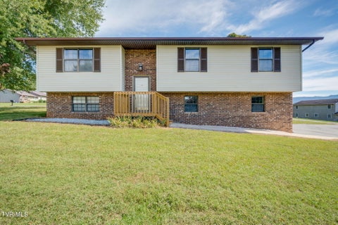 Photo of 214 Englewood Avenue, Mount Carmel, TN 37645 (MLS # 10001595)