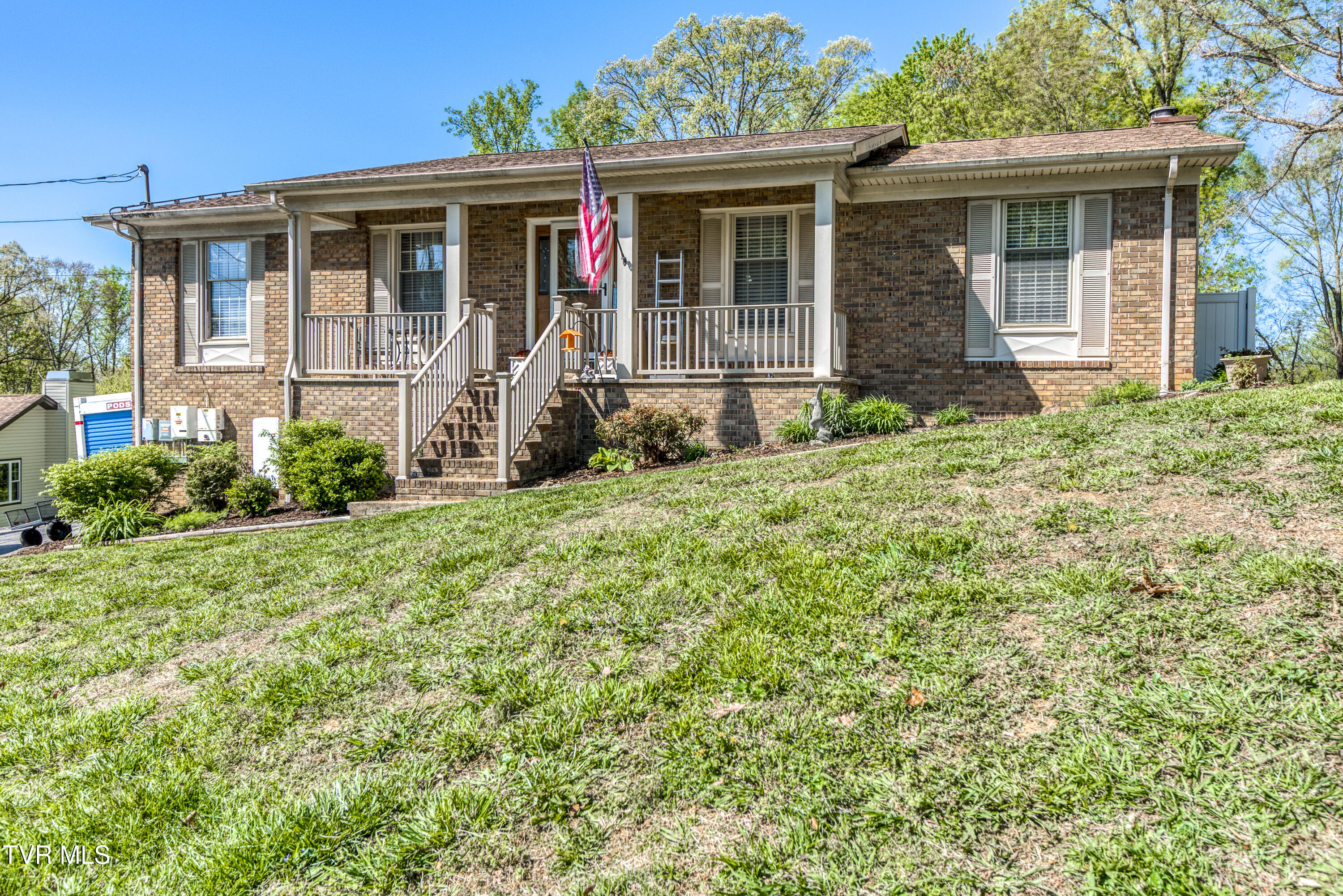 607 Dover Avenue, Mount Carmel, Tennessee image 2