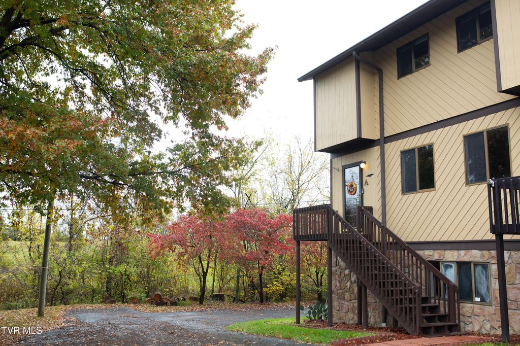 Photo of 421 Eastley Court #A, Kingsport, TN 37660 (MLS # 9987718)