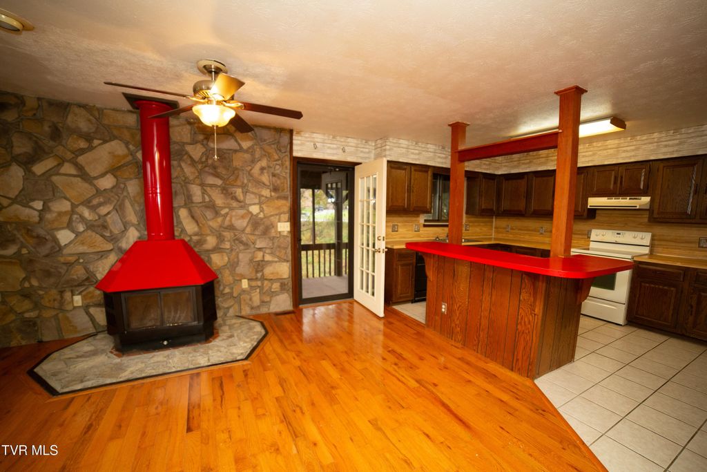 Photo of 421 Eastley Court #A, Kingsport, TN 37660 (MLS # 9987718)