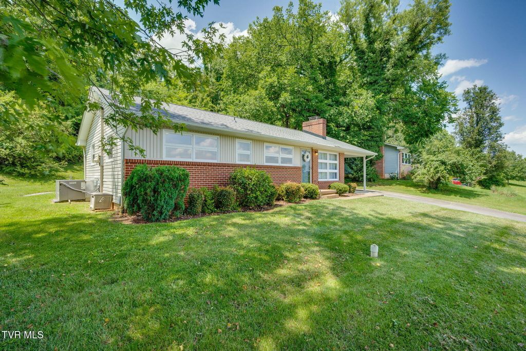 Photo of 542 Ranier Drive, Kingsport, TN 37663 (MLS # 9987025)