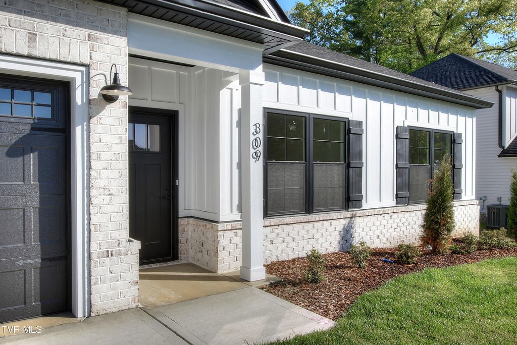 Photo of 309 Ty'S Place, Kingsport, TN 37663 (MLS # 9991899)