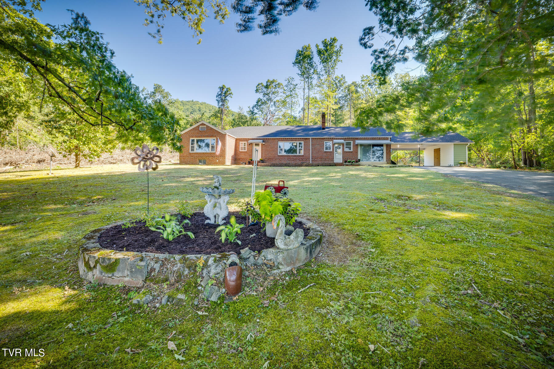 100 Cross Street, Erwin, Tennessee image 32