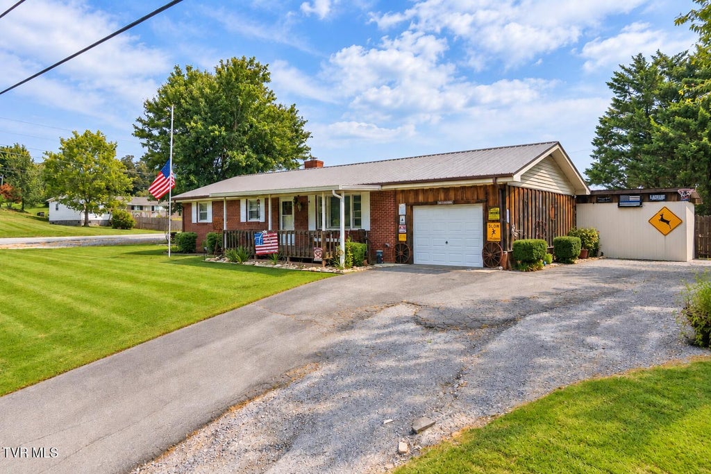 Photo of 66 Hillcrest Street, Greeneville, TN 37743 (MLS # 10000570)