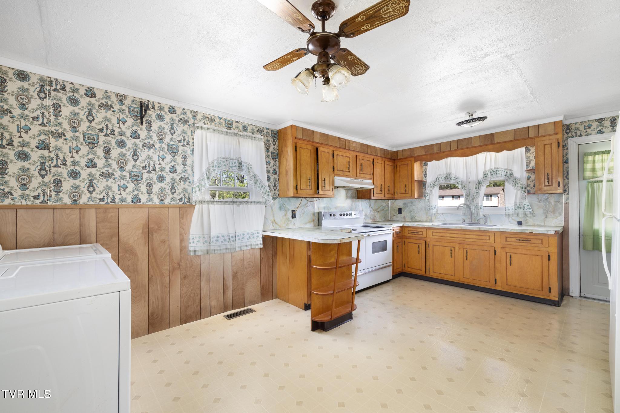 949 Main Boulevard, Church Hill, Tennessee image 6