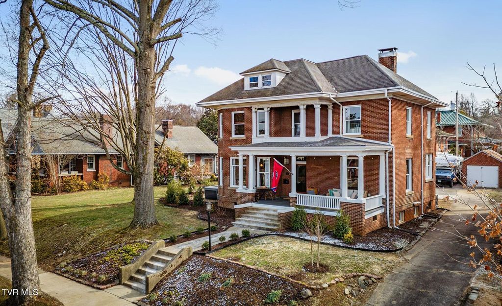 Photo of 717 Pine Street, Johnson City, TN 37604 (MLS # 9990763)