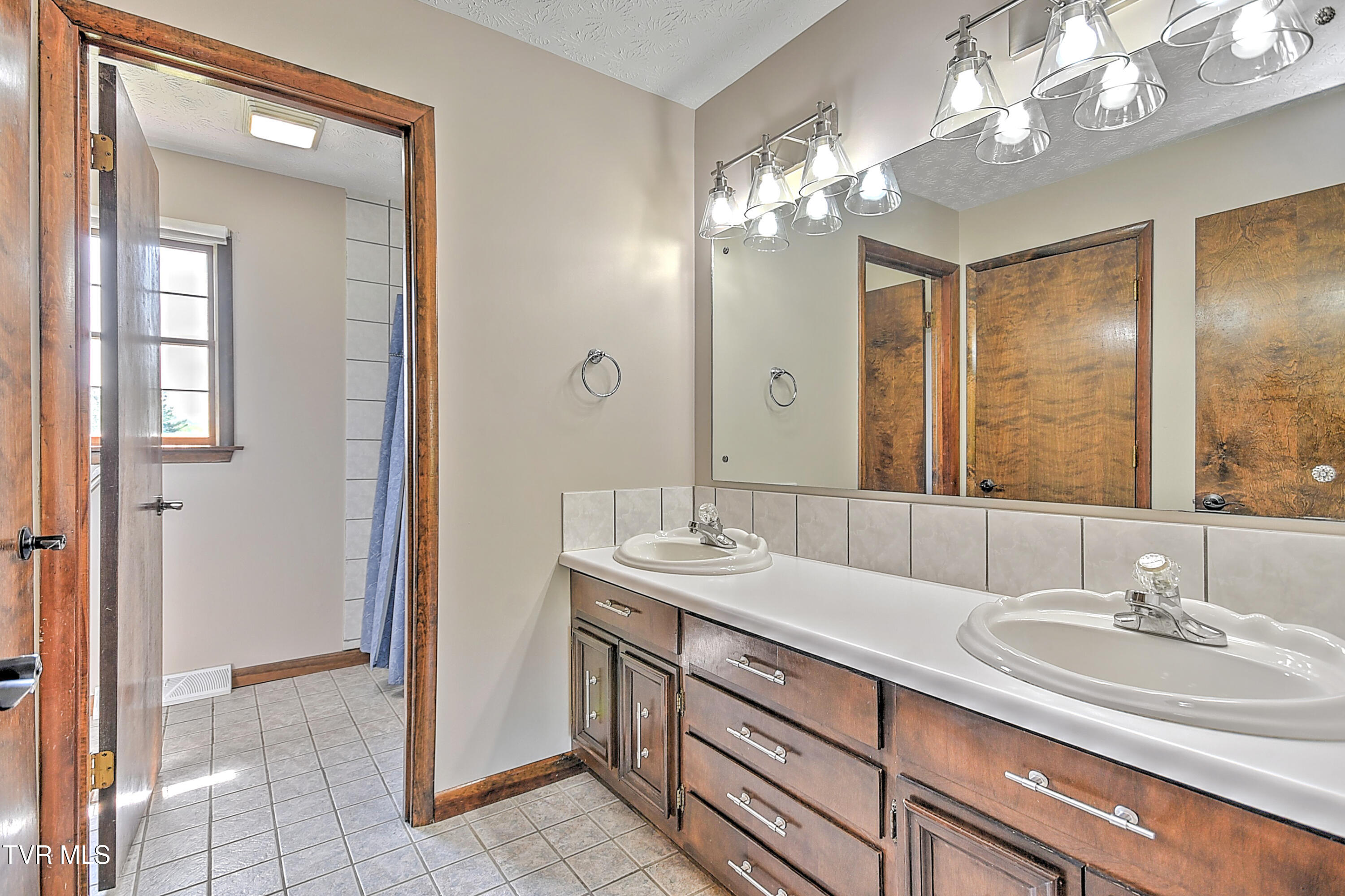 4828 Lake Park Court, Kingsport, Tennessee image 34