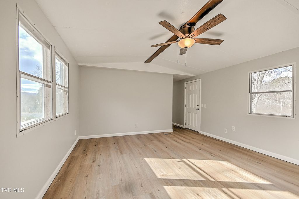 Photo of 109 Arbutus Avenue, Kingsport, TN 37660 (MLS # 9989649)