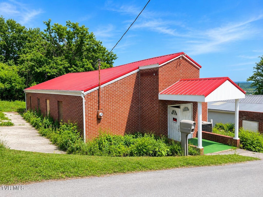 Photo of 19331910 Lowell Drive, Kingsport, TN 37660 (MLS # 9997245)