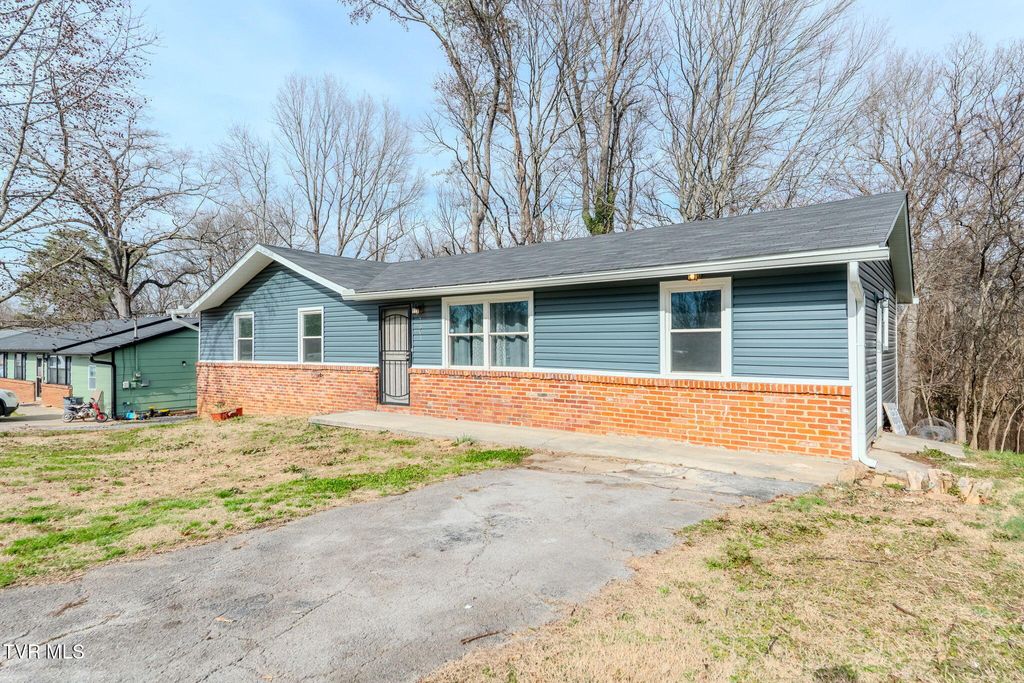 Photo of 7301 Meadowbrook Circle, Knoxville, TN 37918 (MLS # 9990252)