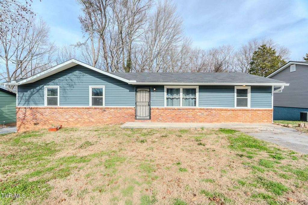 Photo of 7301 Meadowbrook Circle, Knoxville, TN 37918 (MLS # 9990252)