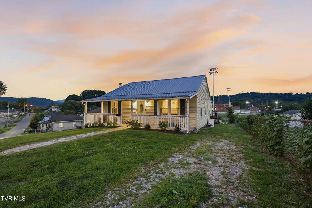 Photo of 322 Doe Avenue, Elizabethton, TN 37643 (MLS # 9999952)