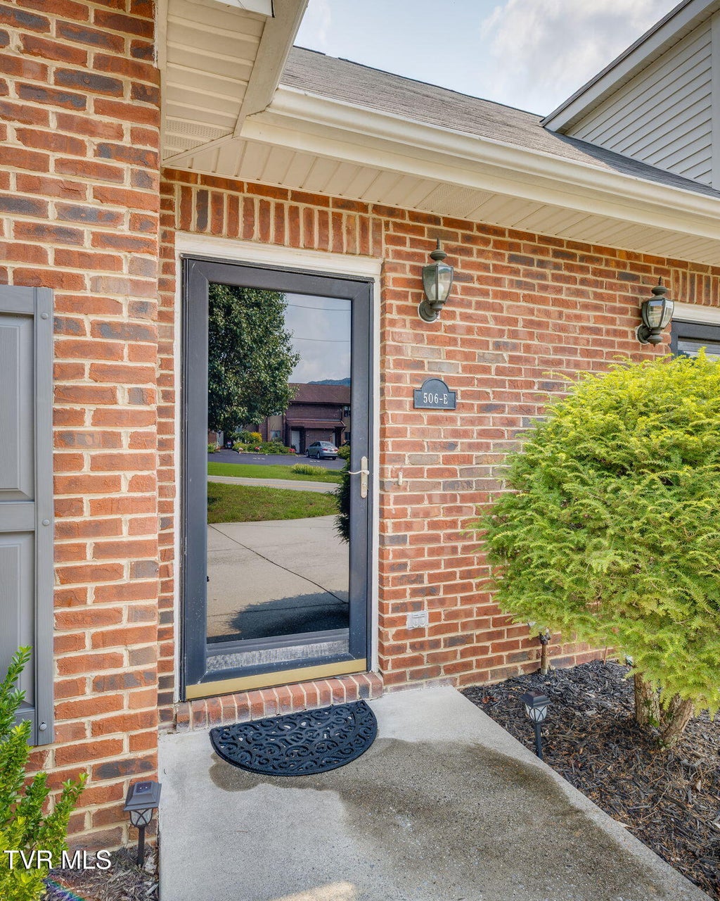 Photo of 506 Manor Drive #E, Kingsport, TN 37660 (MLS # 9998777)