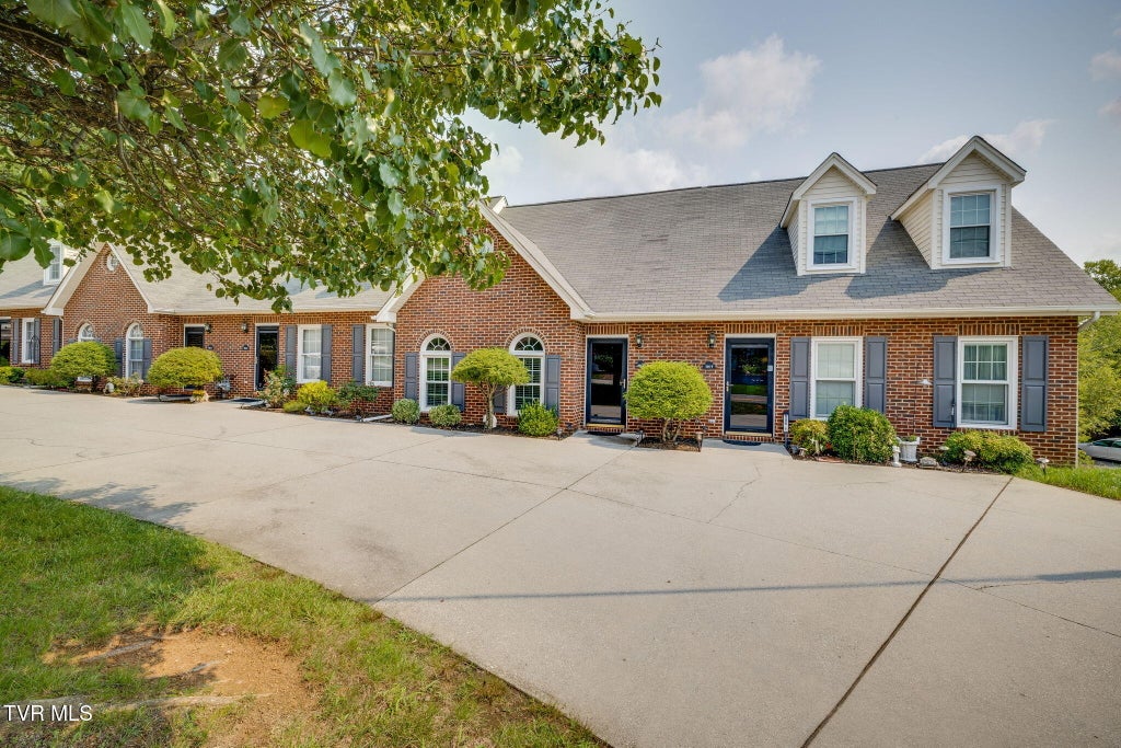 Photo of 506 Manor Drive #E, Kingsport, TN 37660 (MLS # 9998777)