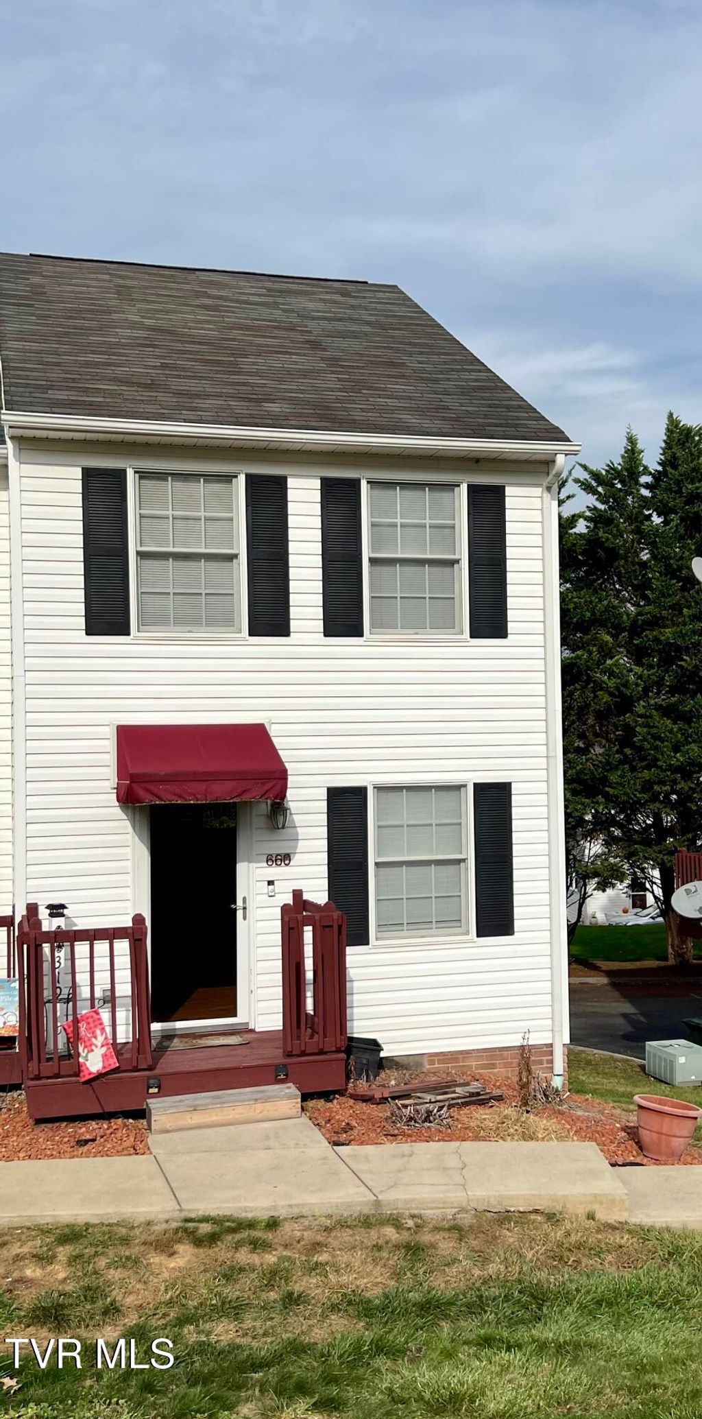 Photo of 660 Beaverview Drive #660, Bristol, VA 24201 (MLS # 9992210)