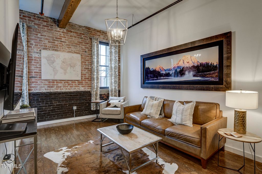 Photo of 201 8th Street #203, Bristol, TN 37620 (MLS # 9987840)