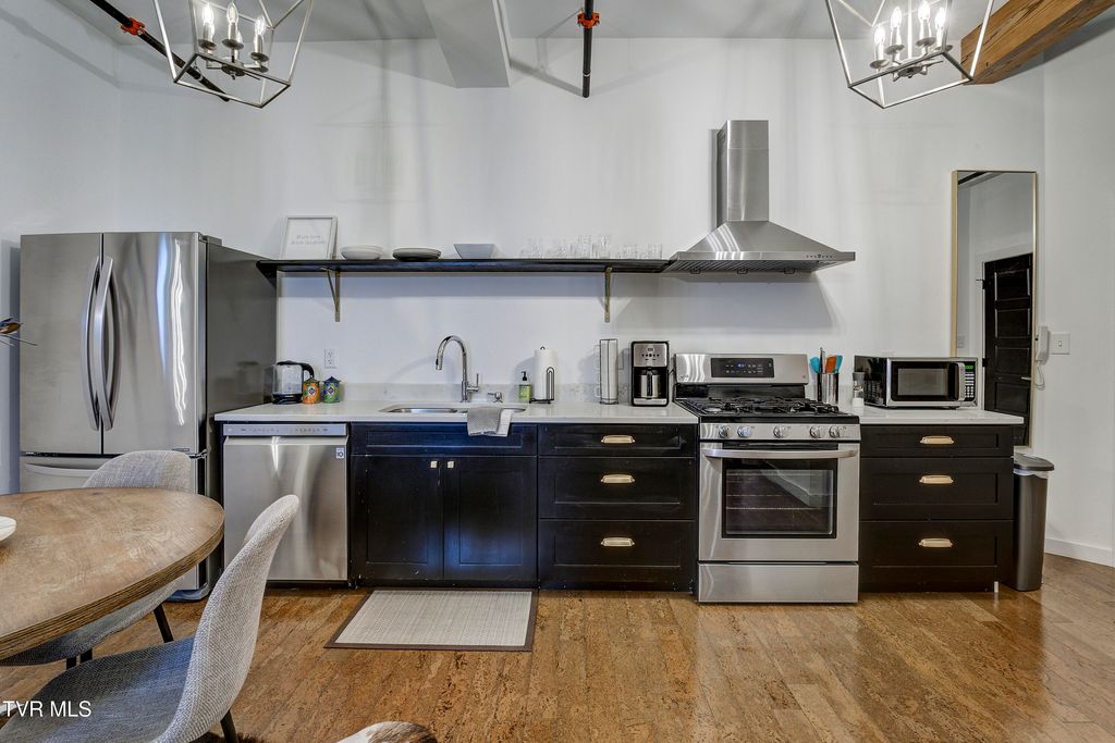 Photo of 201 8th Street #203, Bristol, TN 37620 (MLS # 9987840)