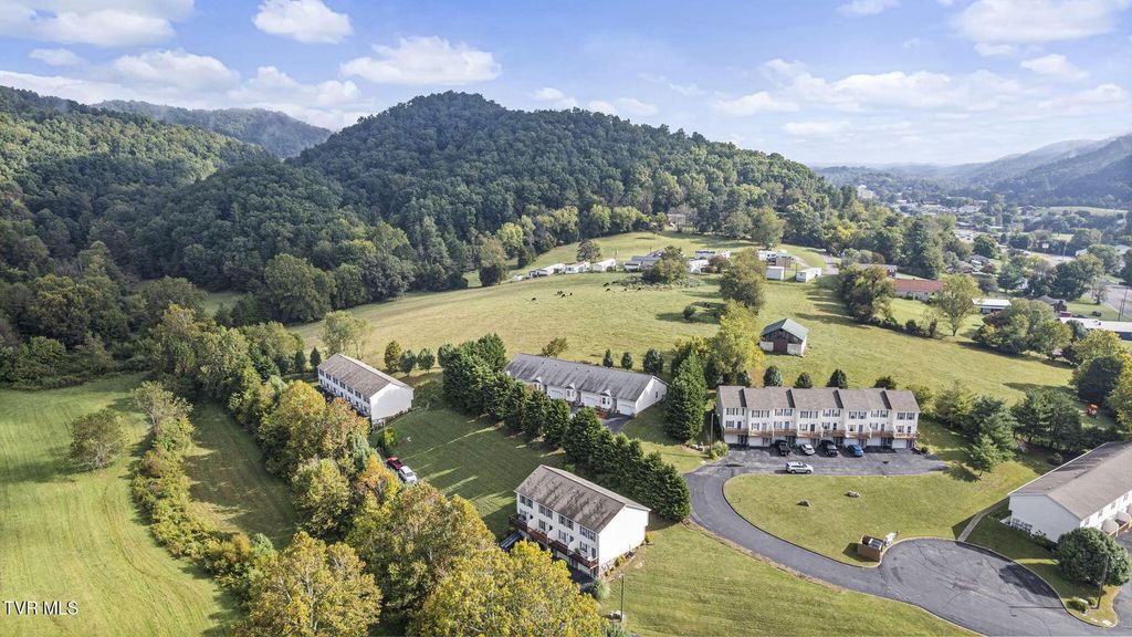 Photo of 112 Winners Circle #F2, Bristol, TN 37620 (MLS # 9992023)