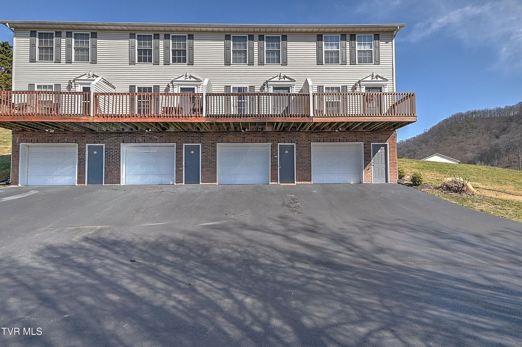 Photo of 112 Winners Circle #F2, Bristol, TN 37620 (MLS # 9992023)