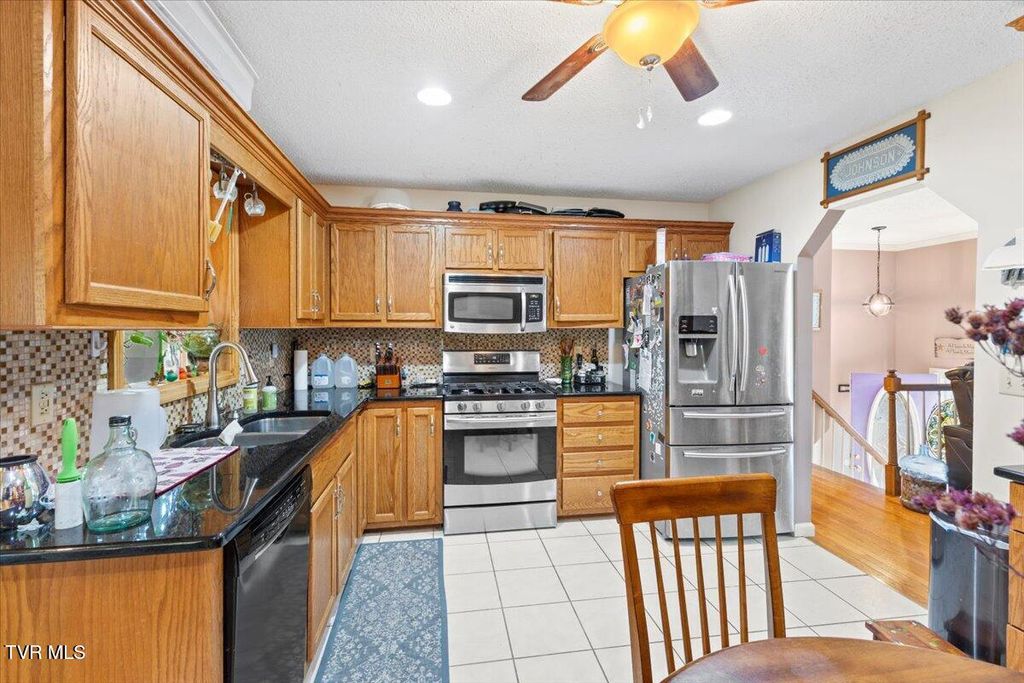 Photo of 141 Valley Crest Drive, Mount Carmel, TN 37645 (MLS # 9987714)