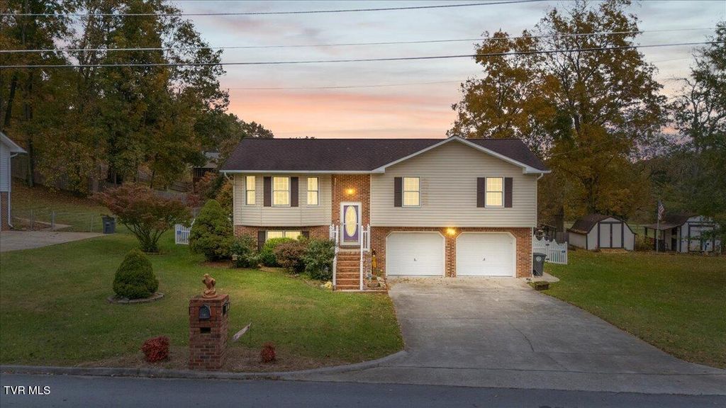 Photo of 141 Valley Crest Drive, Mount Carmel, TN 37645 (MLS # 9987714)