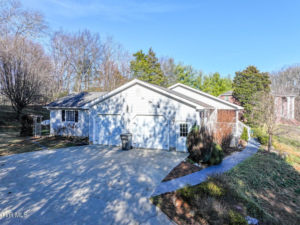 Photo of 32 Capri Drive, Greeneville, TN 37745 (MLS # 9989796)