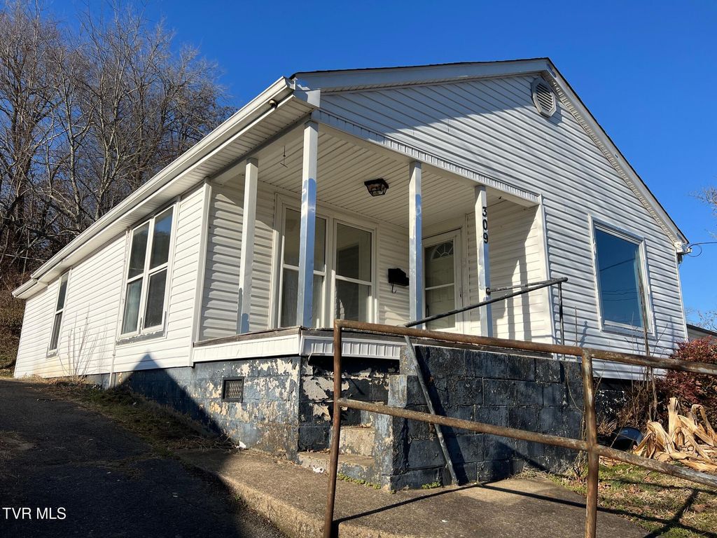 Photo of 309 Watterson Street, Rogersville, TN 37857 (MLS # 9991051)