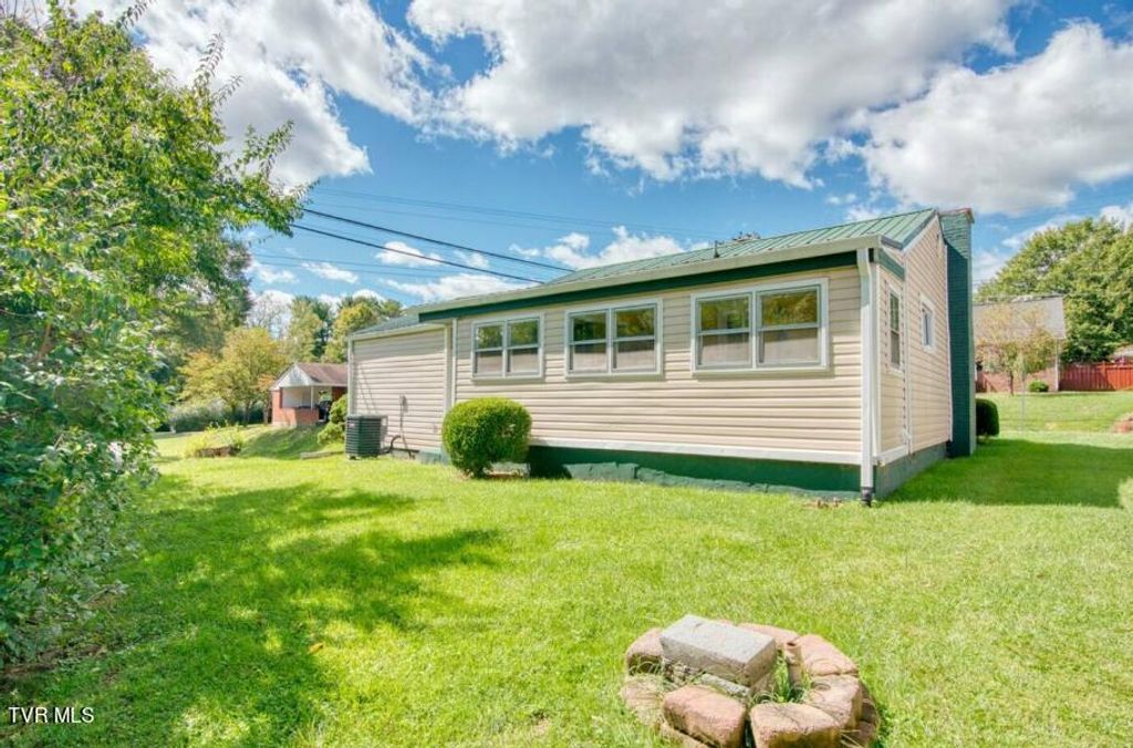 Photo of 1321 7th Avenue, Bristol, TN 37620 (MLS # 9985873)