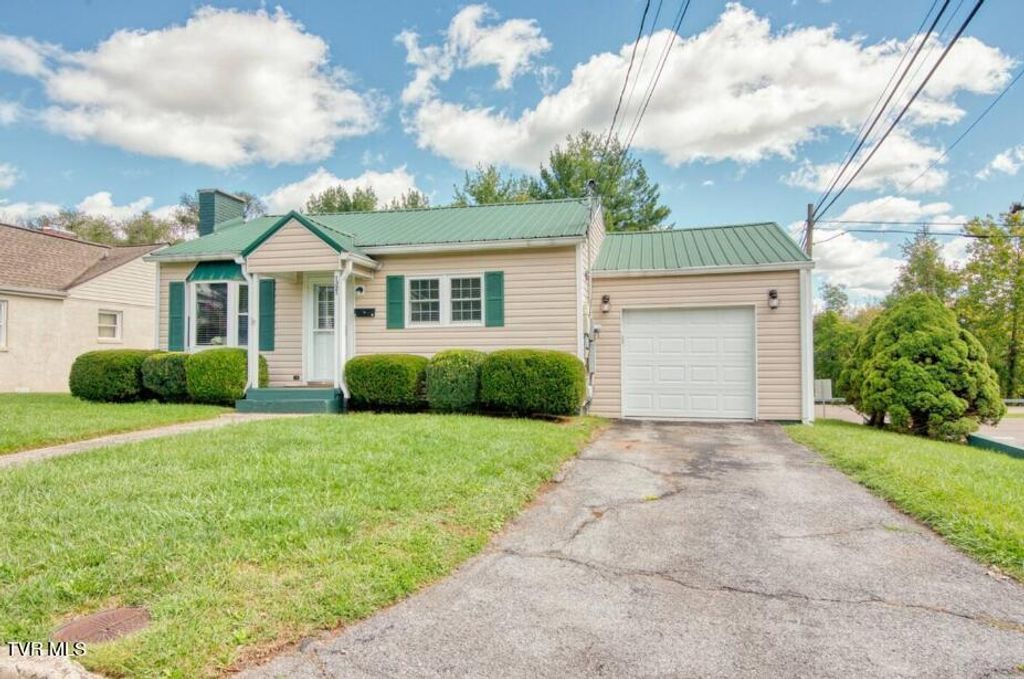 Photo of 1321 7th Avenue, Bristol, TN 37620 (MLS # 9985873)