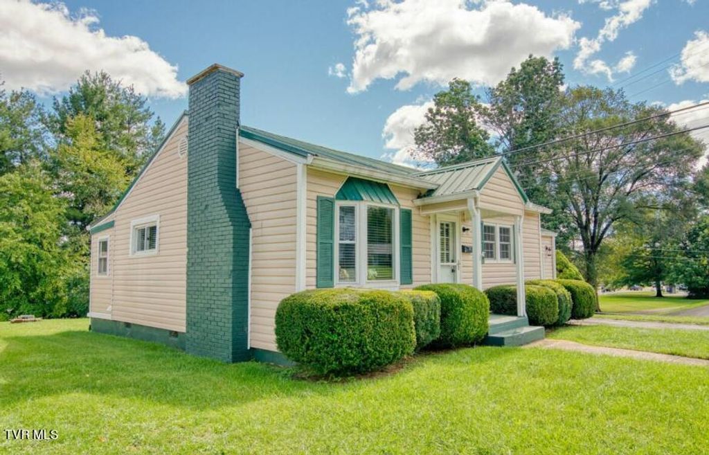 Photo of 1321 7th Avenue, Bristol, TN 37620 (MLS # 9985873)