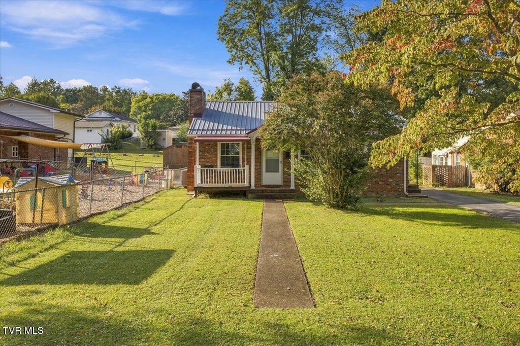 Photo of 1205 Chilhowie Avenue, Johnson City, TN 37601 (MLS # 10001738)
