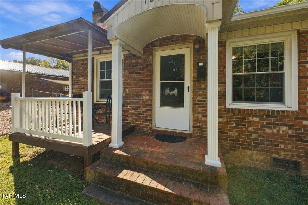 Photo of 1205 Chilhowie Avenue, Johnson City, TN 37601 (MLS # 10001738)
