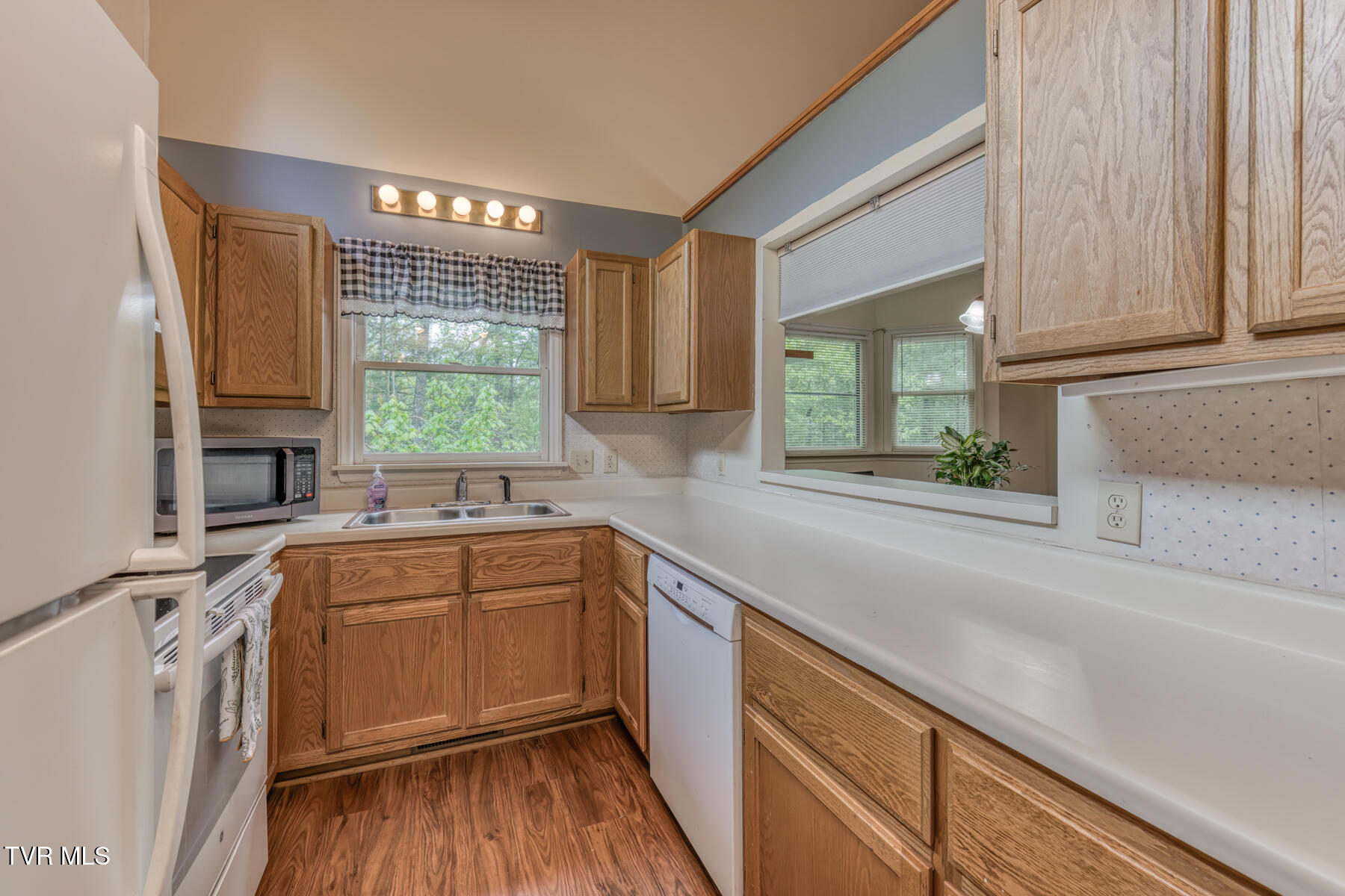 140 Apache Trail, Mountain City, Tennessee image 12