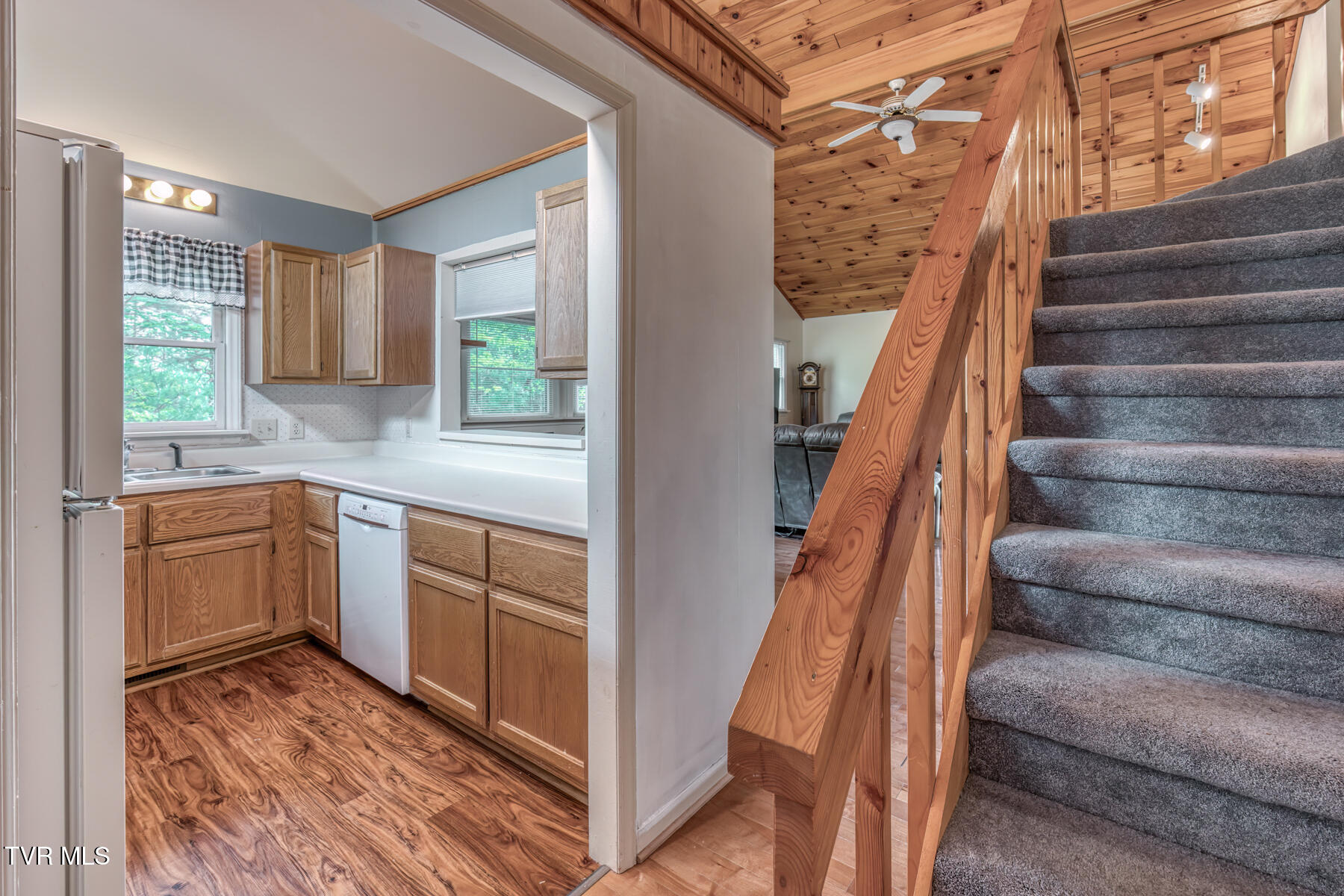 140 Apache Trail, Mountain City, Tennessee image 11