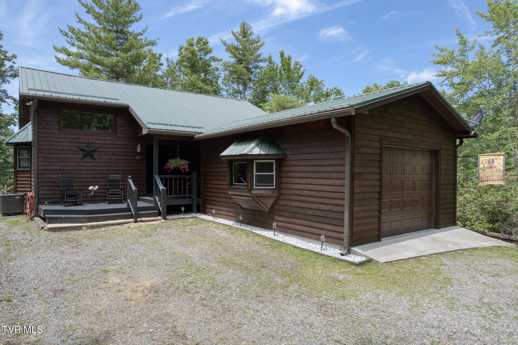 140 Apache Trail, Mountain City, Tennessee image 1