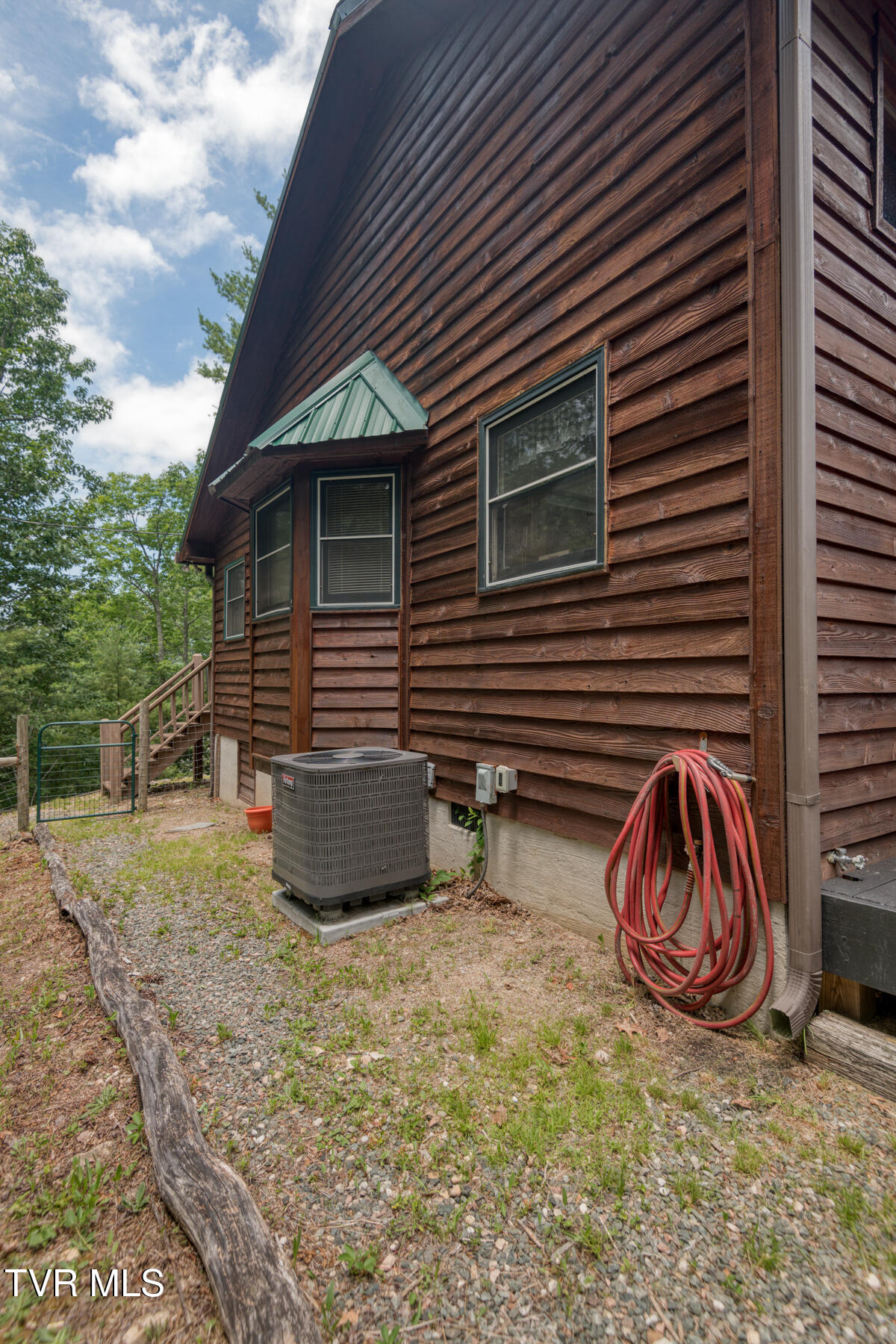 140 Apache Trail, Mountain City, Tennessee image 4