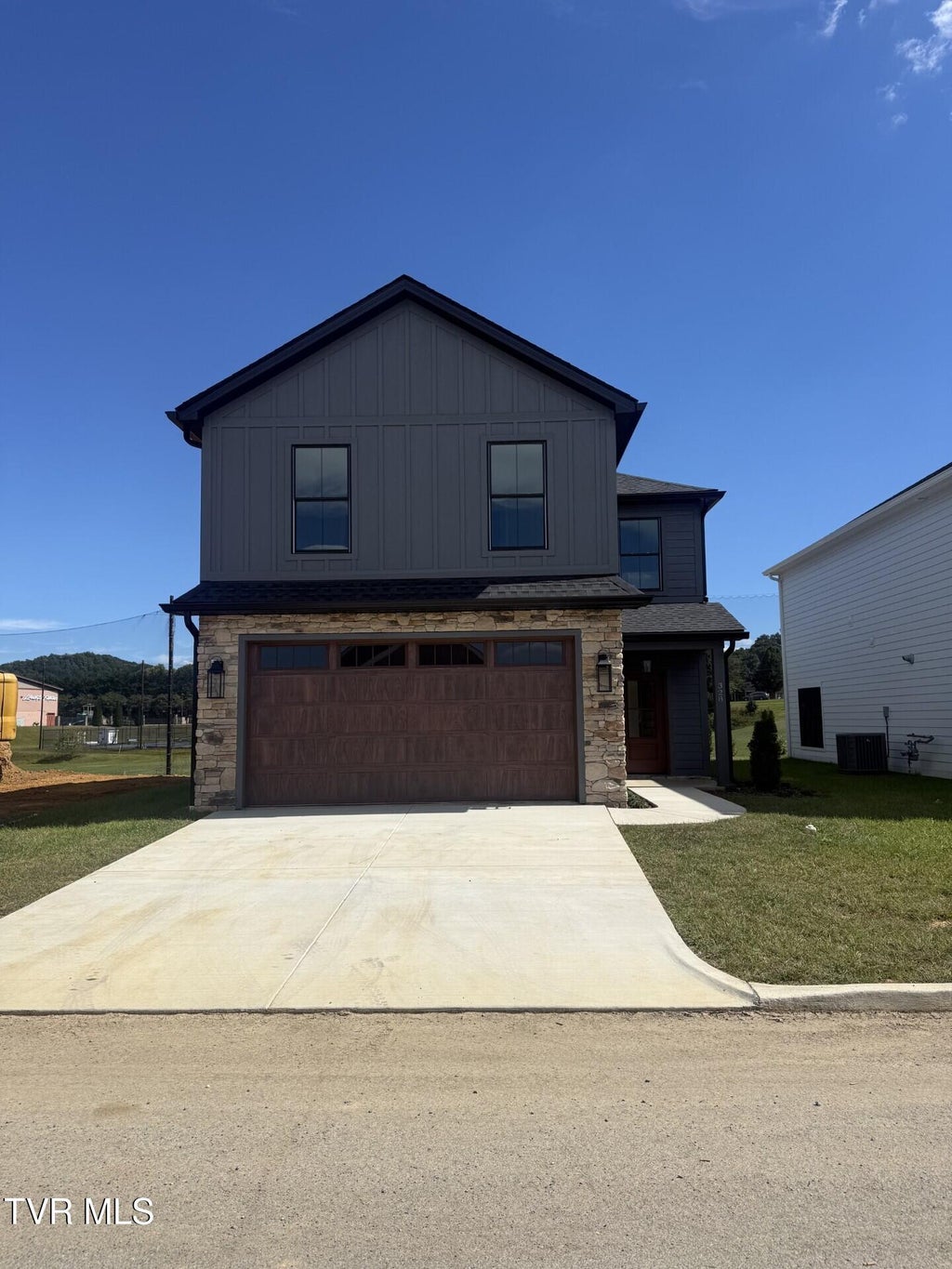Photo of 328 Monroe Drive, Bristol, TN 37620 (MLS # 10001772)