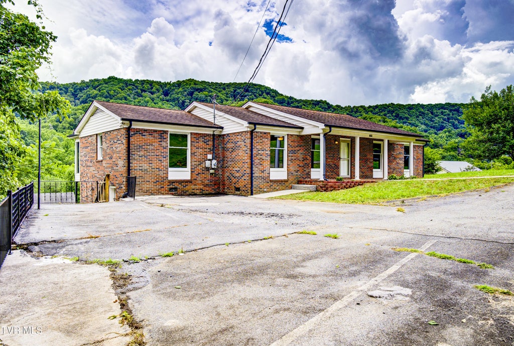 Photo of 109 Benton Drive, Gate City, VA 24251 (MLS # 9998143)