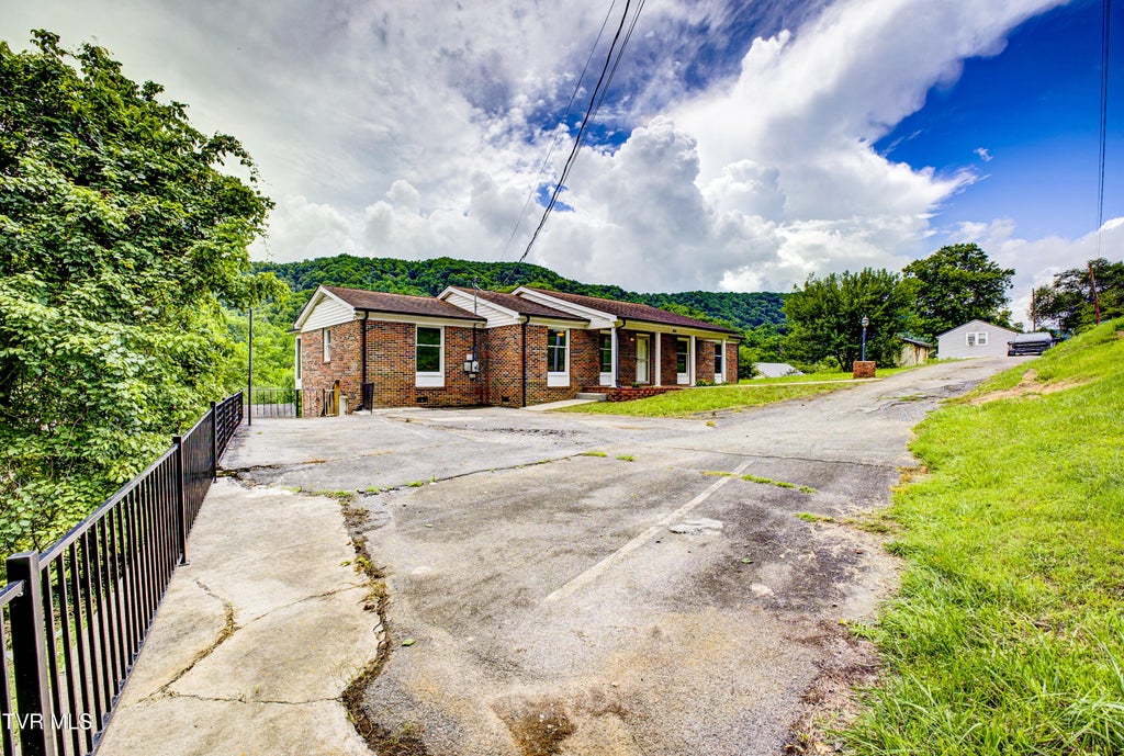Photo of 109 Benton Drive, Gate City, VA 24251 (MLS # 9998143)