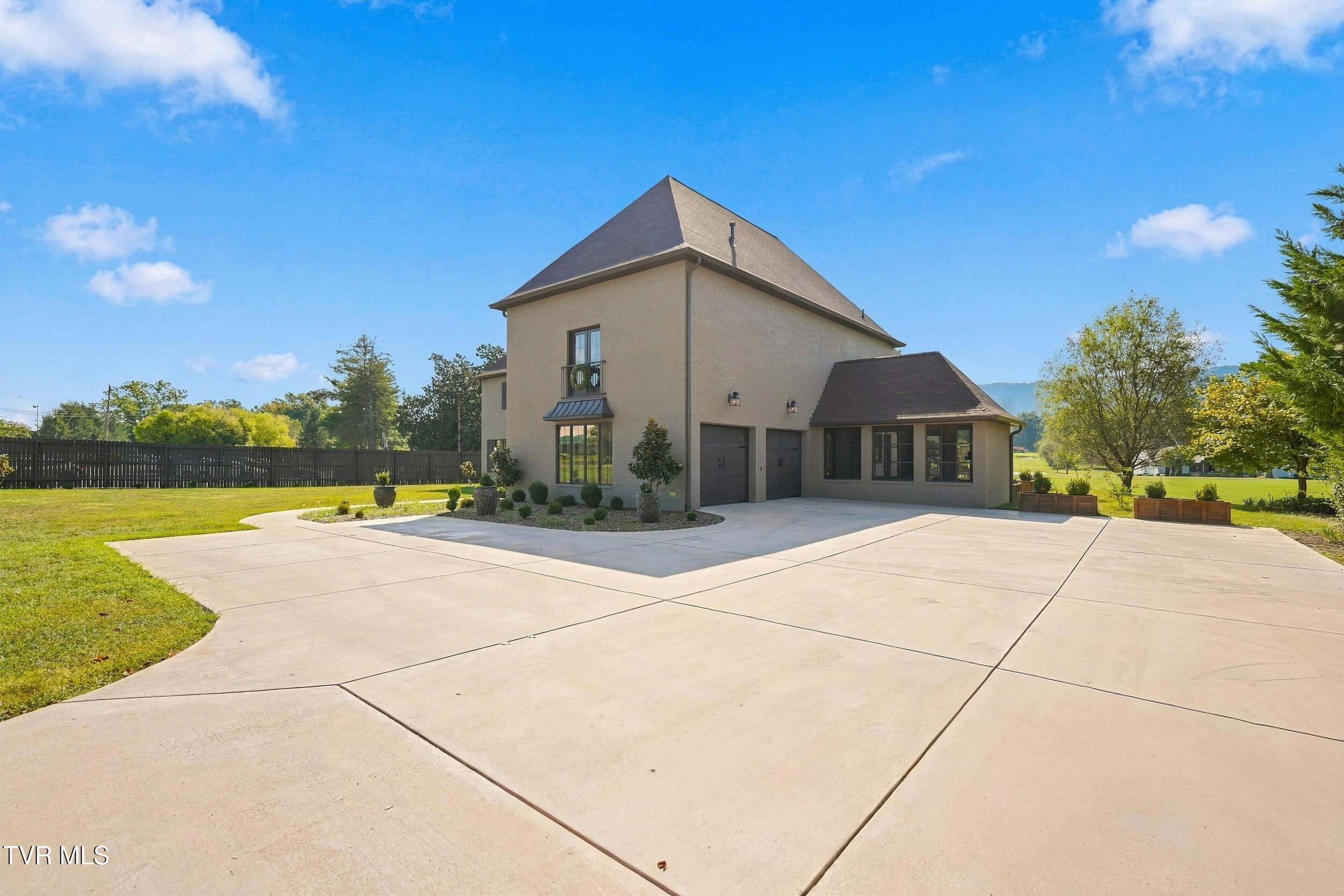 2333 Pendragon Road