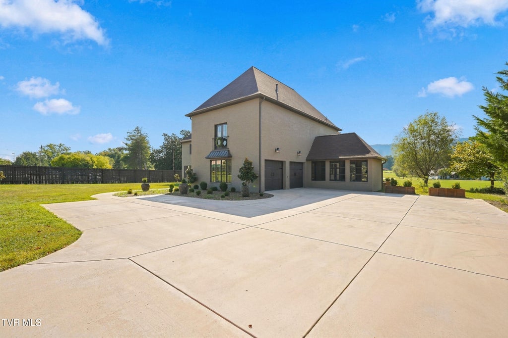 Photo of 2333 Pendragon Road, Kingsport, TN 37660 (MLS # 10001062)