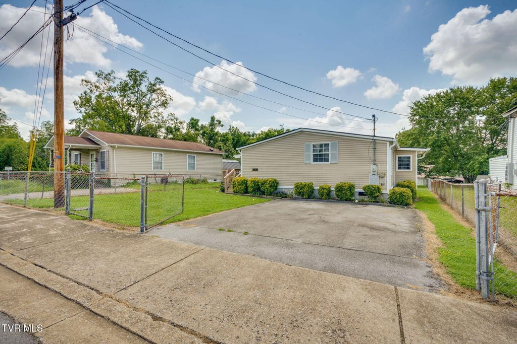 Photo of 2529 Overlook Road, Kingsport, TN 37664 (MLS # 9994923)