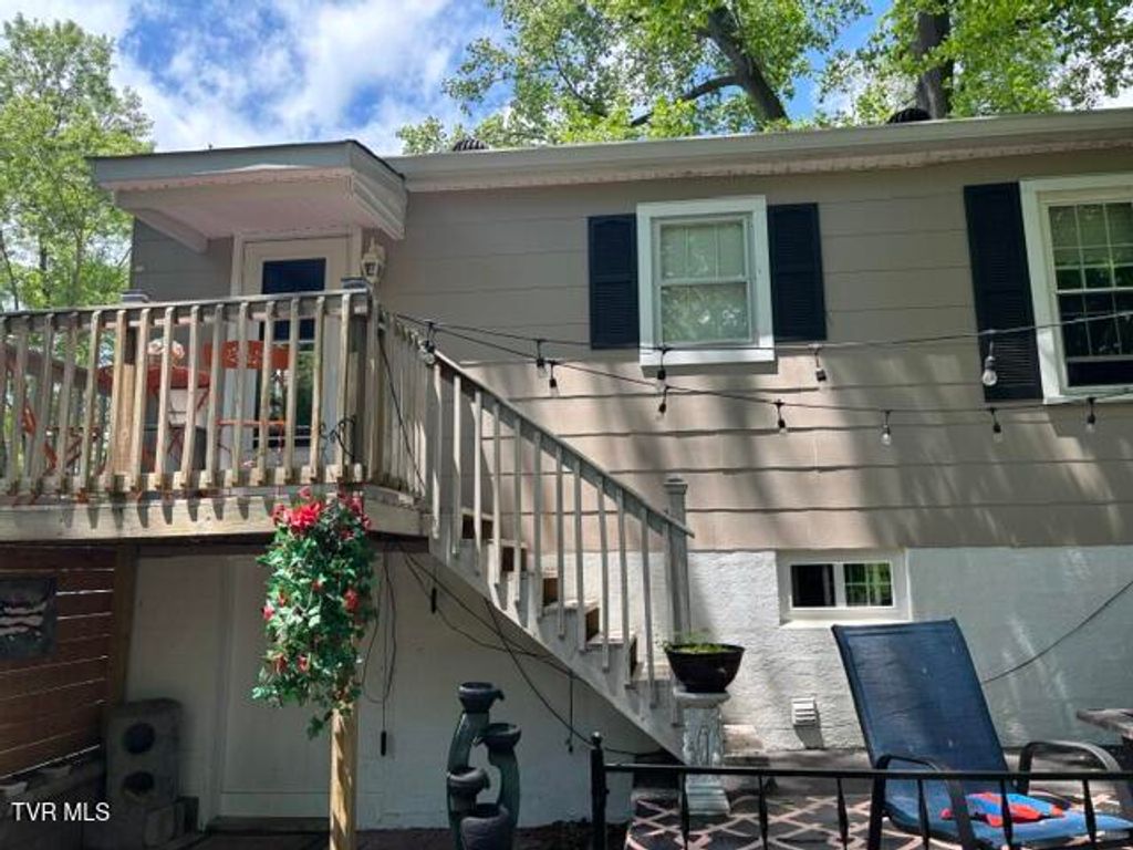 Photo of 344 Magnolia Drive, Bristol, VA 24201 (MLS # 9995281)