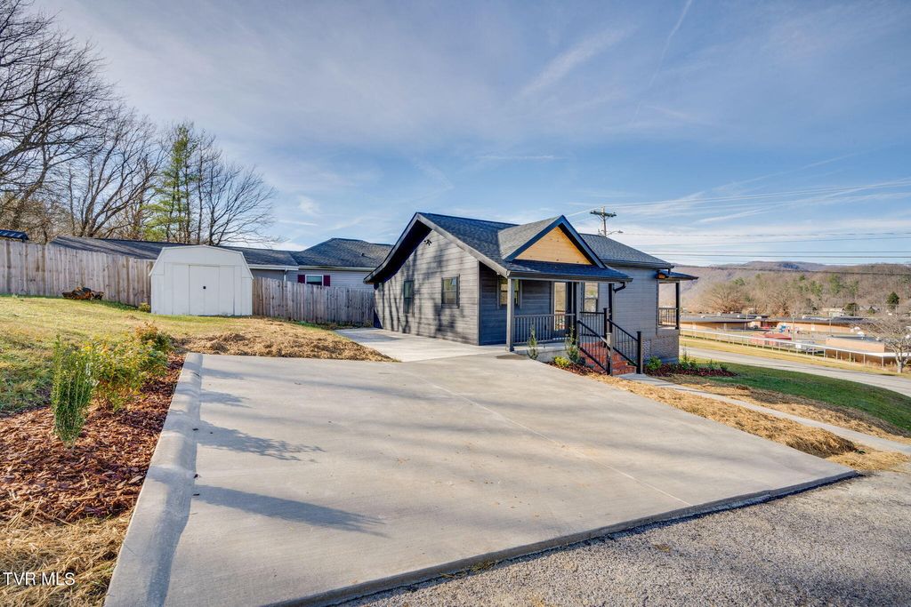 Photo of 201 Okolona Drive, Erwin, TN 37650 (MLS # 9988721)