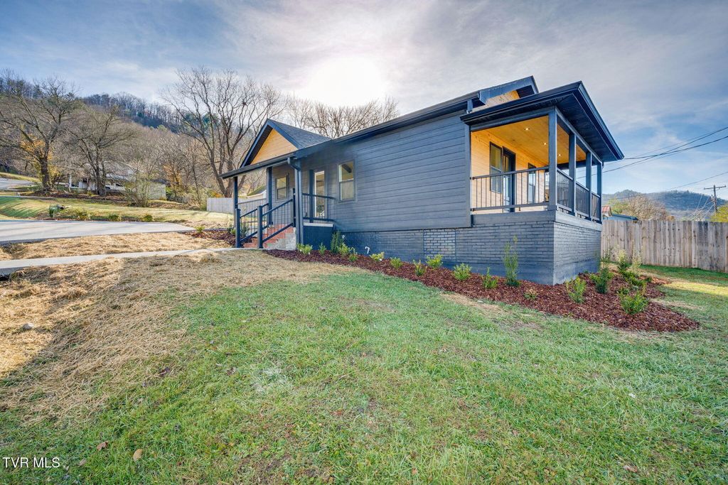 Photo of 201 Okolona Drive, Erwin, TN 37650 (MLS # 9988721)