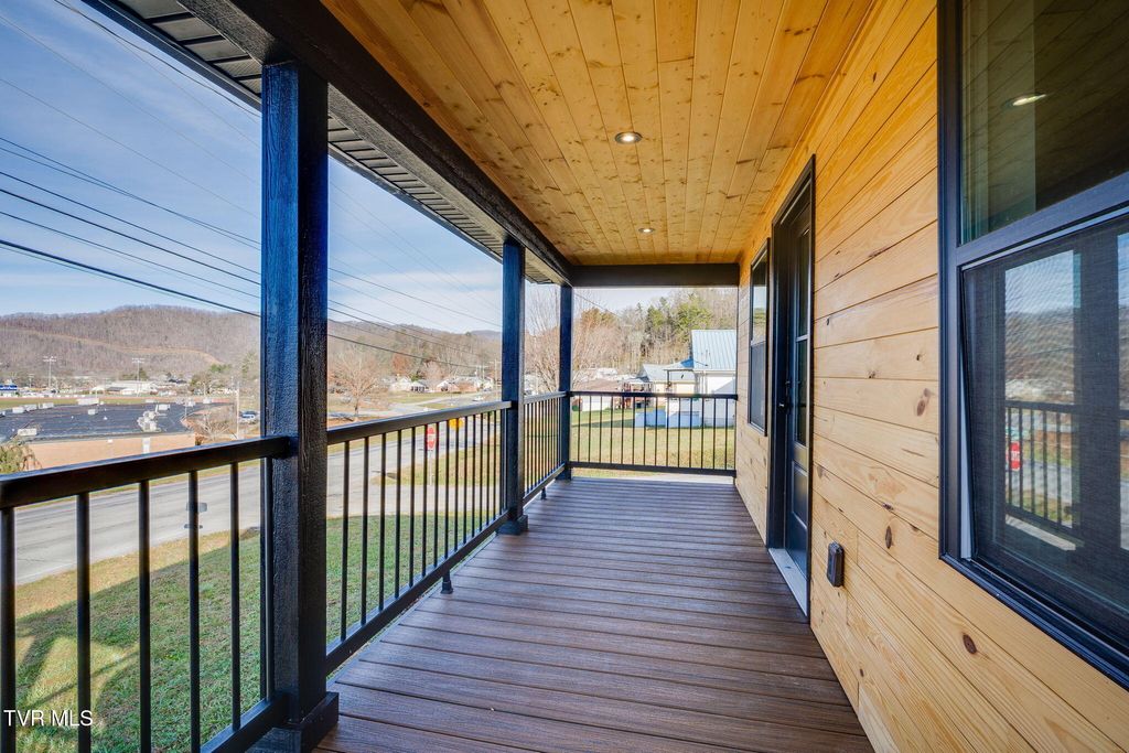 Photo of 201 Okolona Drive, Erwin, TN 37650 (MLS # 9988721)