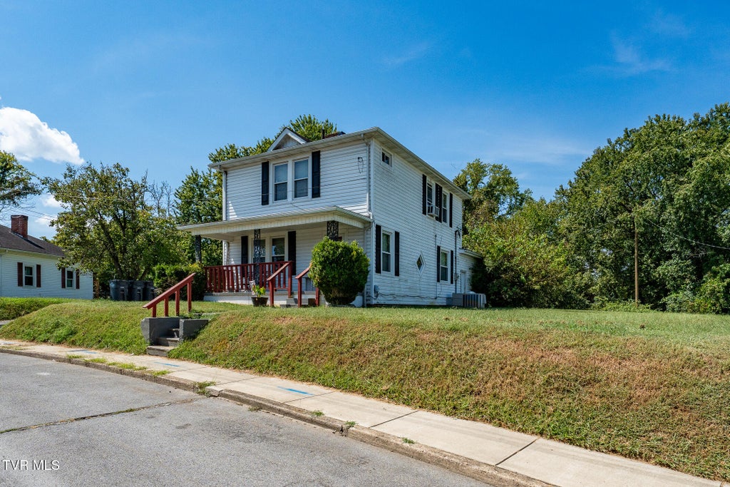 Photo of 629 Branch Street, Kingsport, TN 37660 (MLS # 10000785)