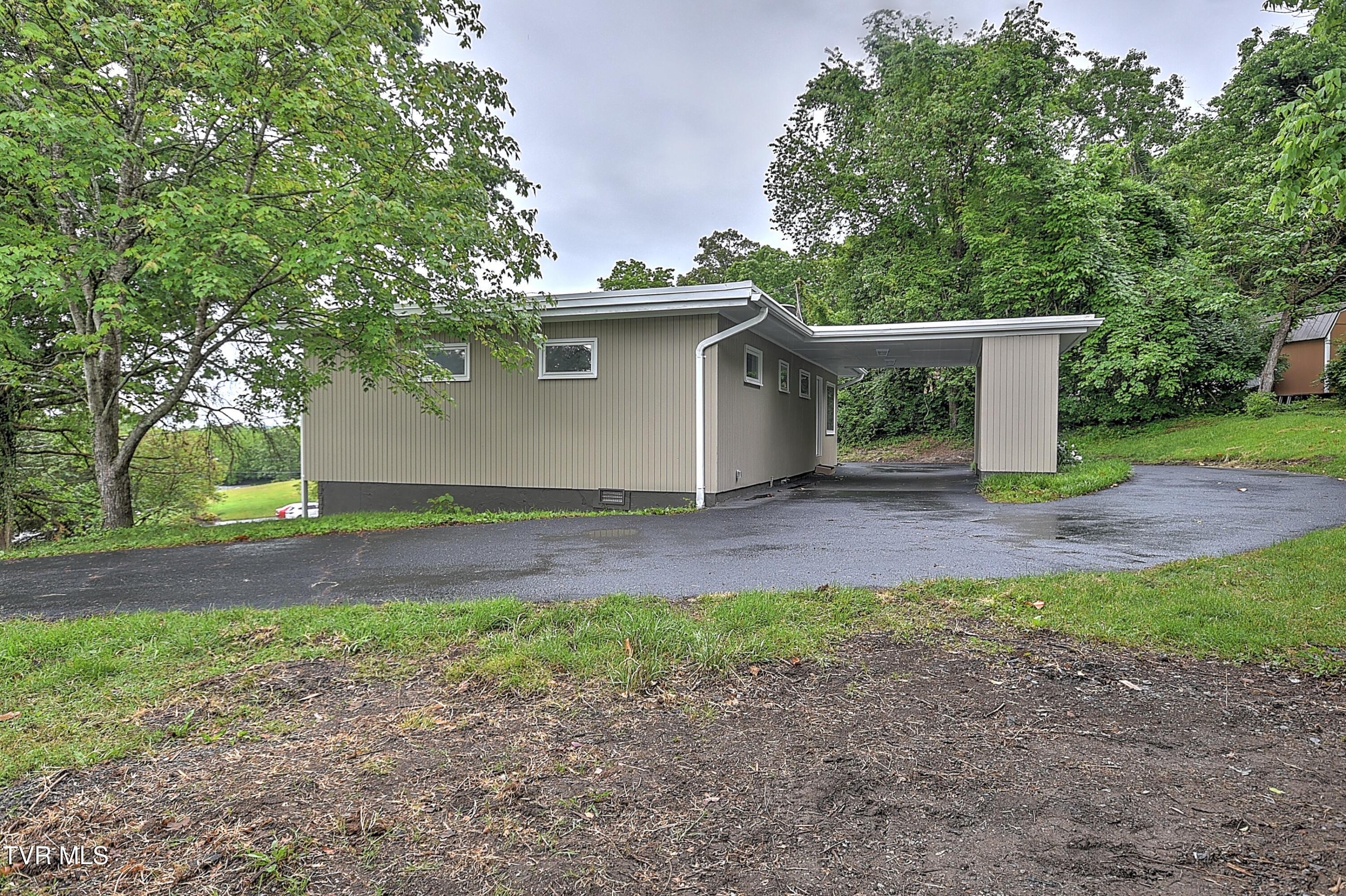 310 Knob Hill Drive, Bristol, Tennessee image 6