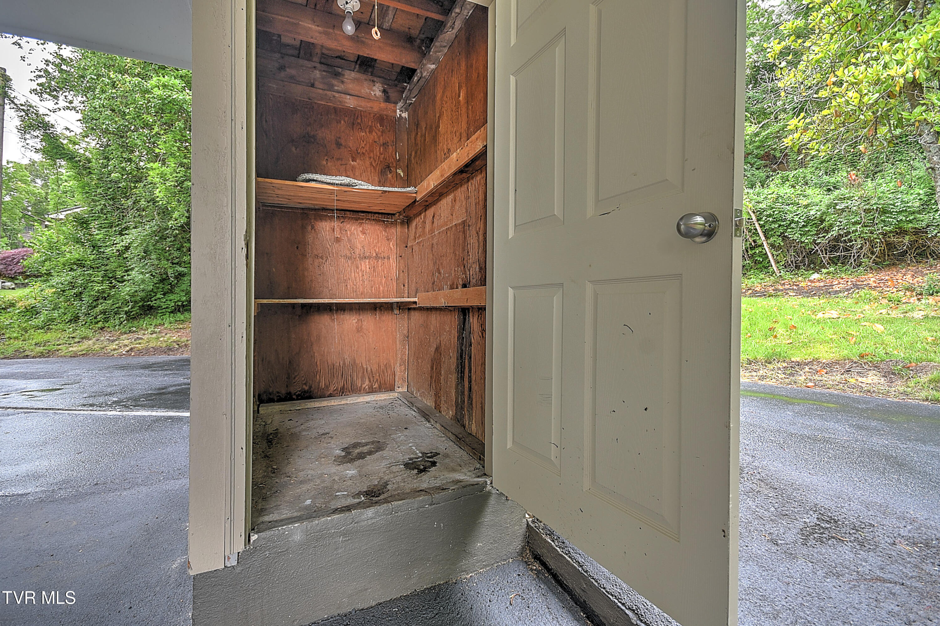 310 Knob Hill Drive, Bristol, Tennessee image 9